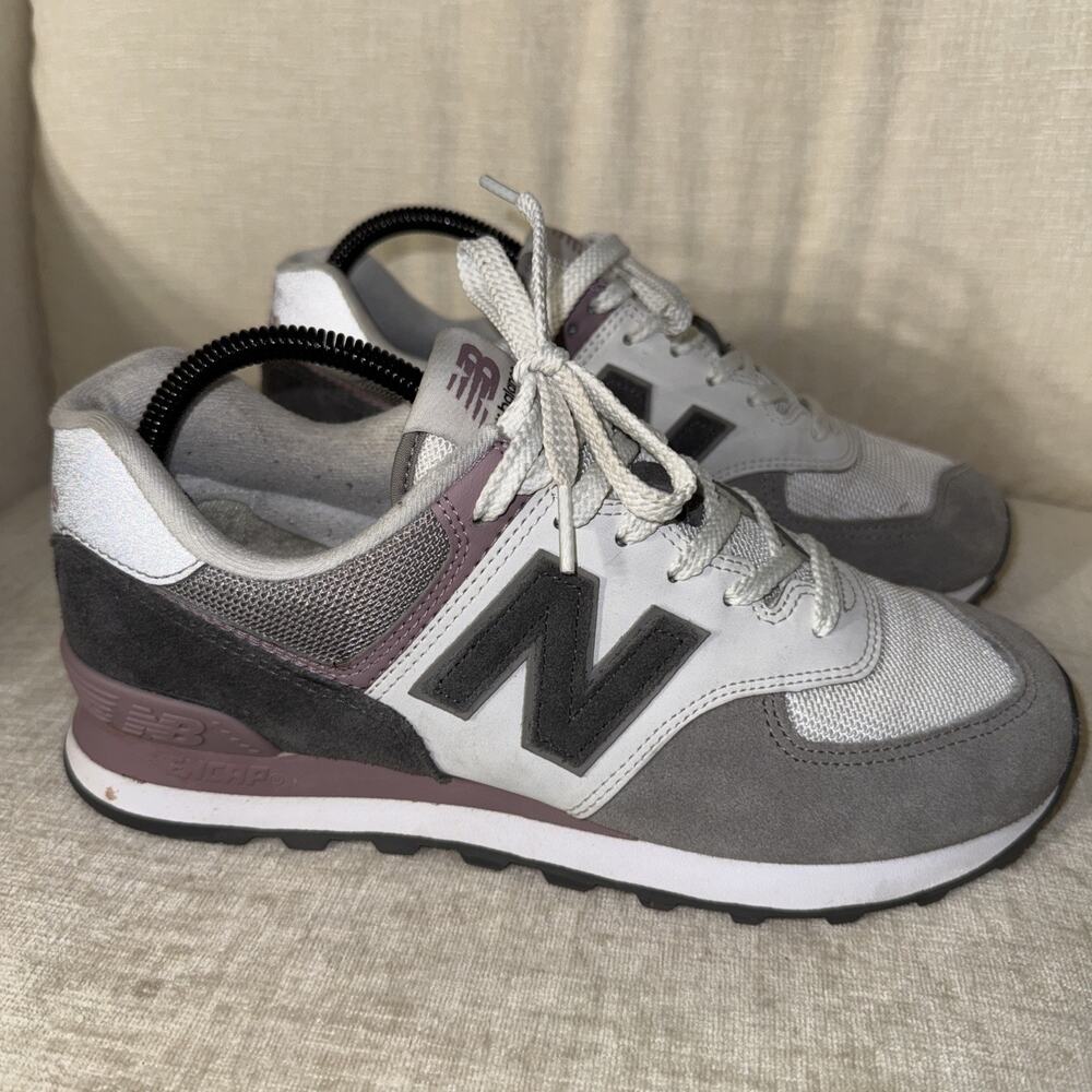 Size 9 Women's New Balance 574 Core Grey White Sneakers Shoes - Picture 2 of 10